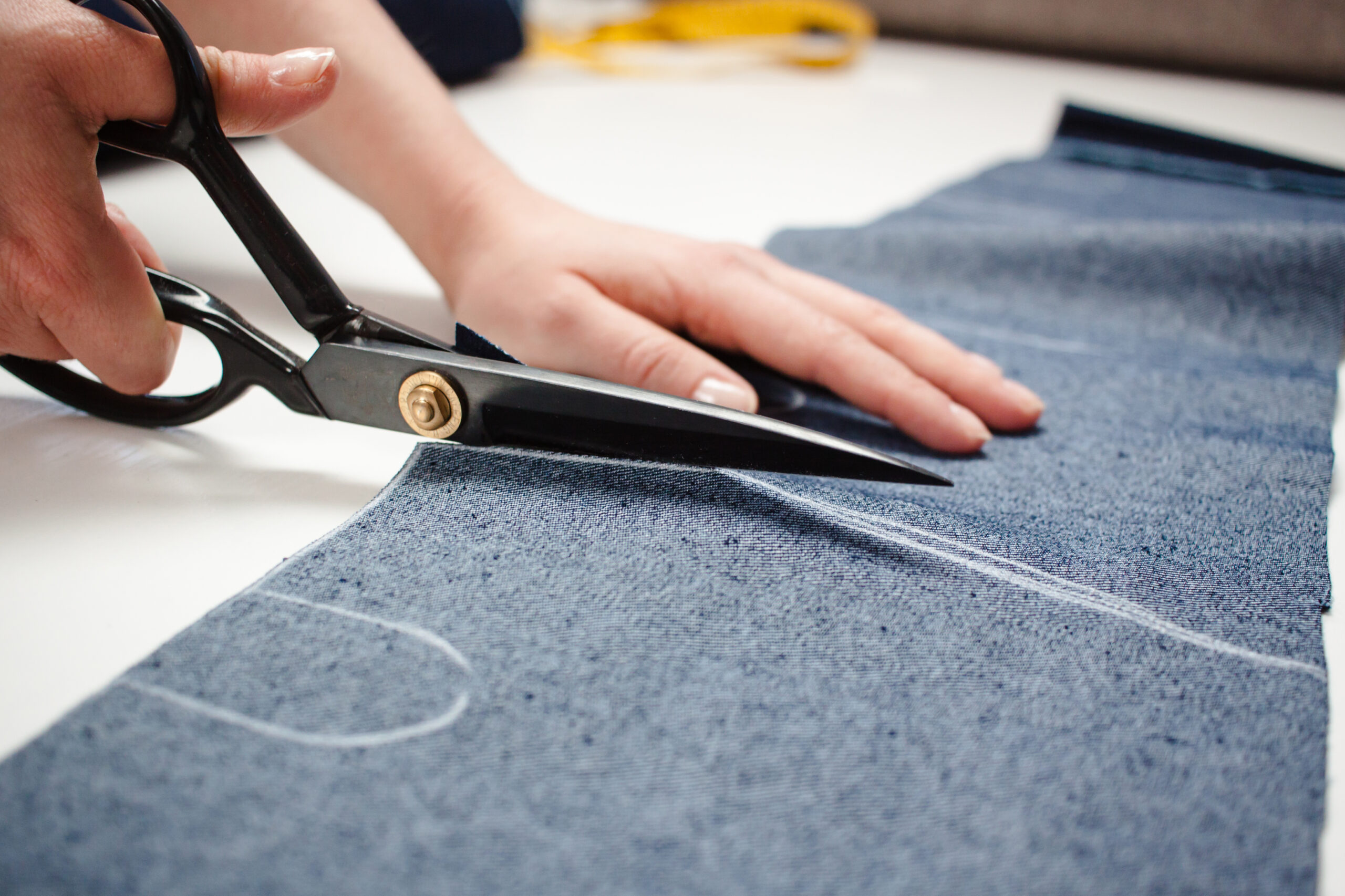 vecteezy_picture-of-seamstress-workshop-and-tools_7136586